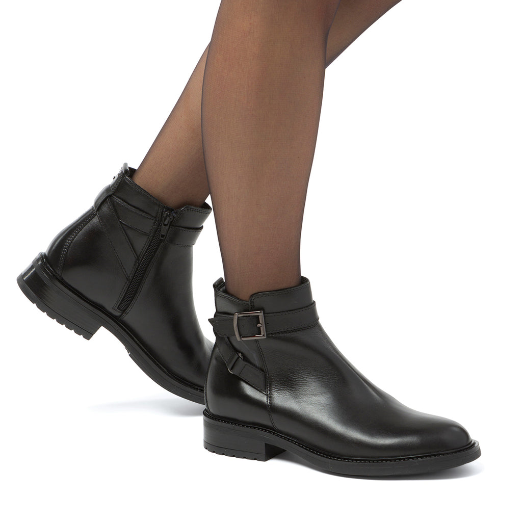 Stivaletti neri in pelle da donna Primopiano