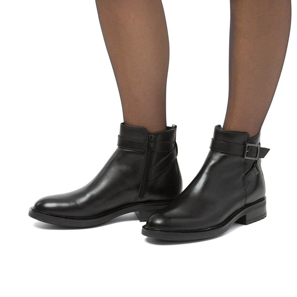 Stivaletti neri in pelle da donna Primopiano