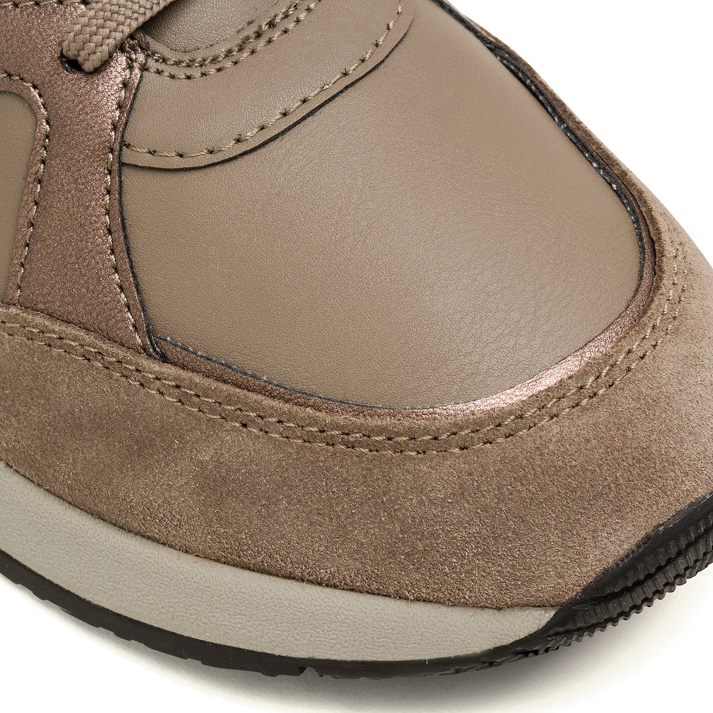 Sneakers traspiranti da donna taupe in pelle Geox