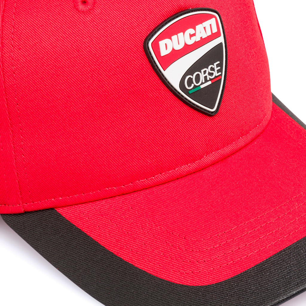 Cappellino da uomo rosso con dettaglio nero e logo Ducati