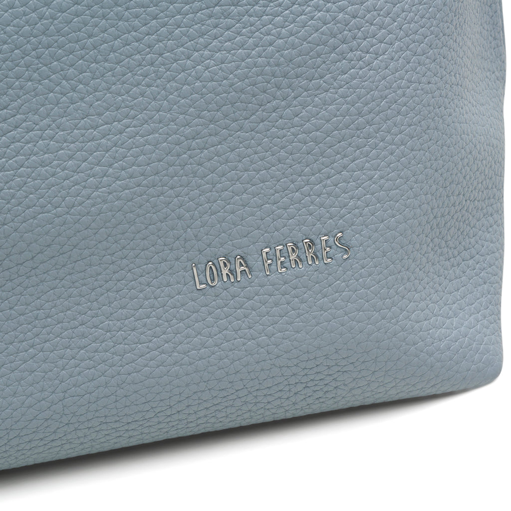 Borsa a spalla azzurra da donna con tasca esterna Lora Ferres