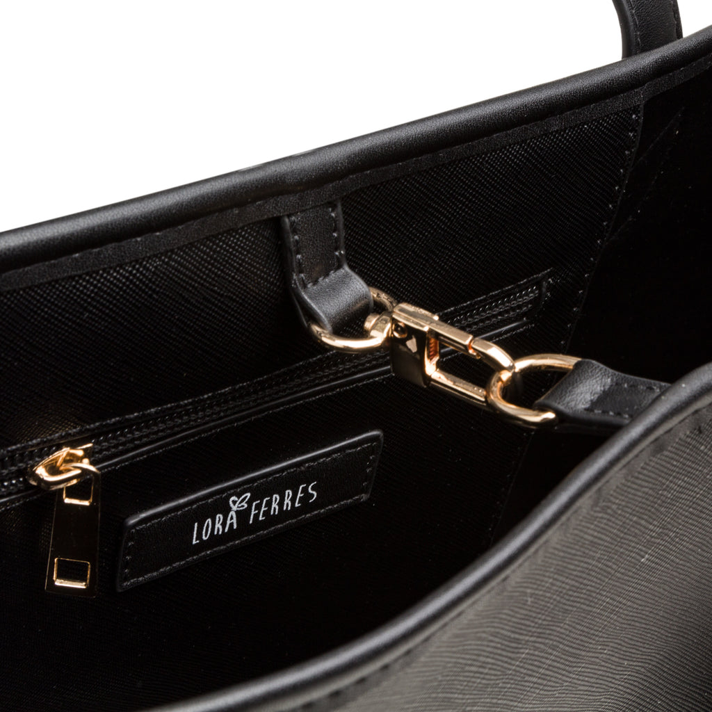 Borsa a spalla da donna nera con logo in metallo Lora Ferres