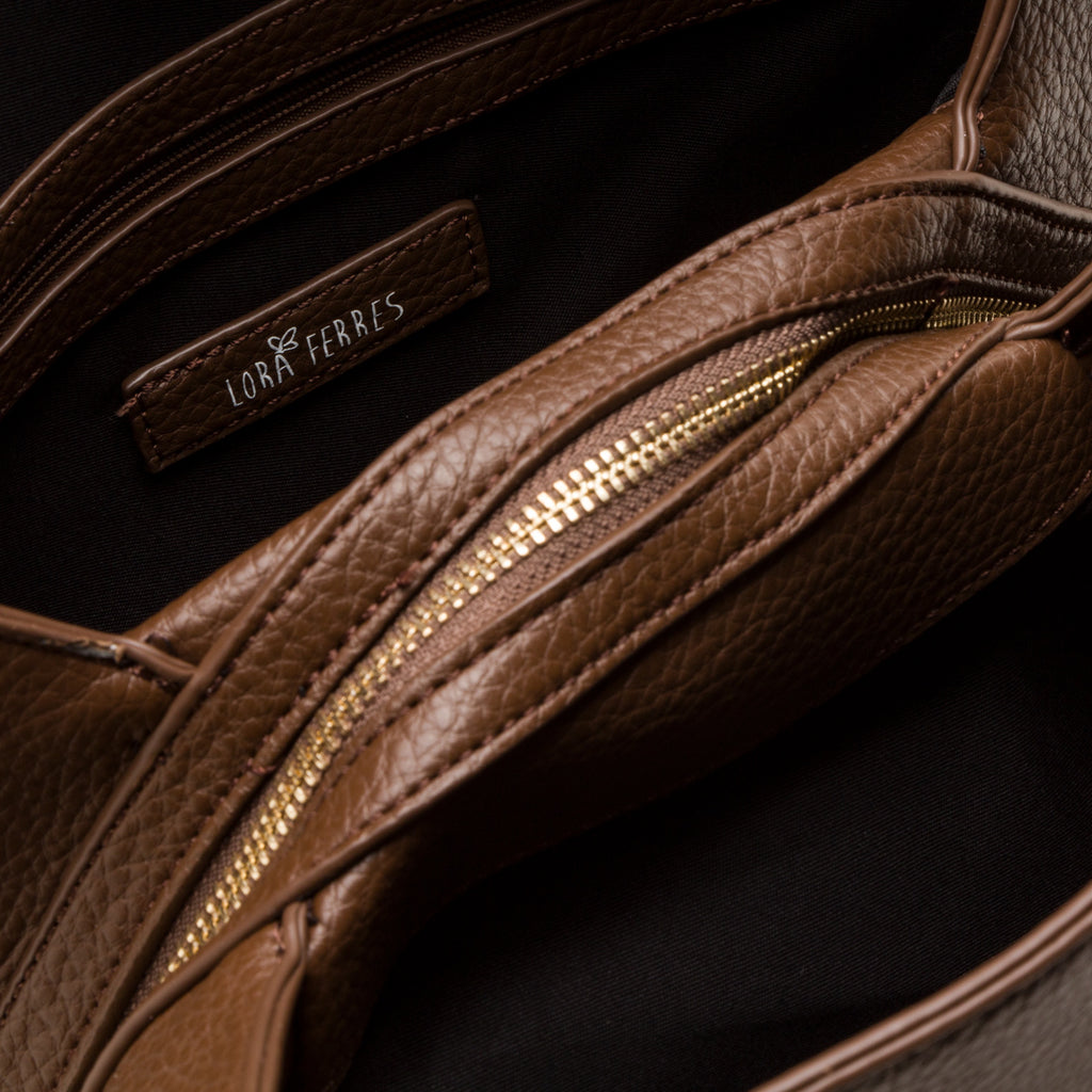 Borsa a spalla da donna marrone con logo Lora Ferres