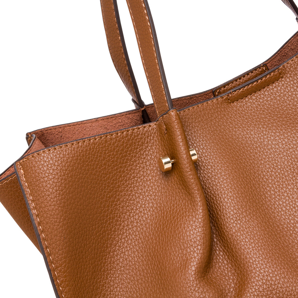 Borsa a spalla da donna color cuoio con logo Lora Ferres