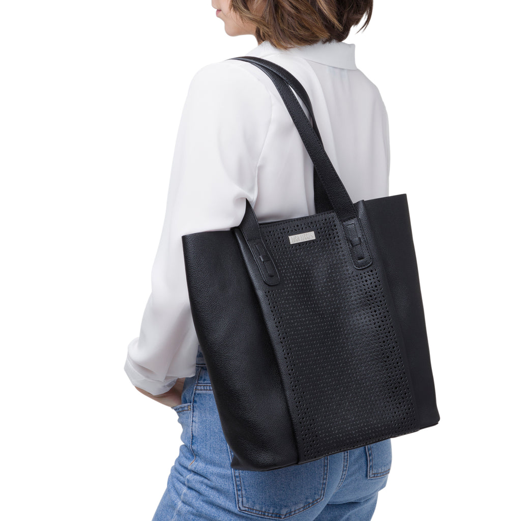 Borsa a spalla nera da Donna con dettagli traforati Lora Ferres