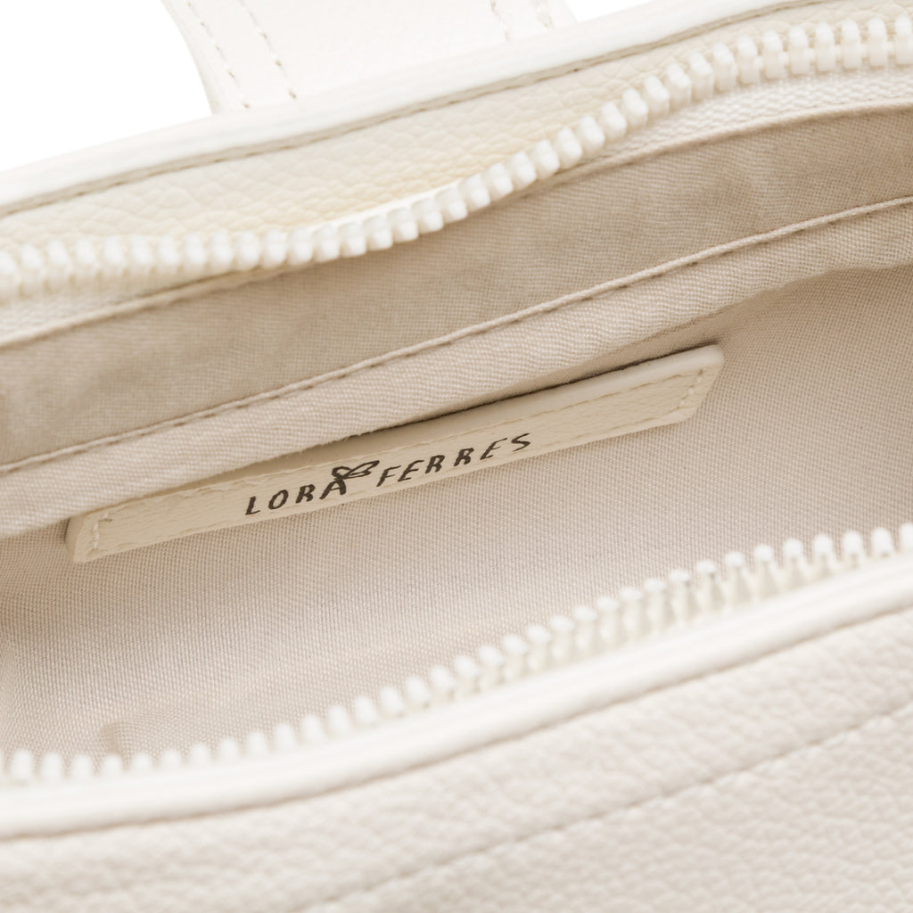 Borsa a Spalla Bianca da Donna con Borchie e Fibbia frontale Lora Ferres