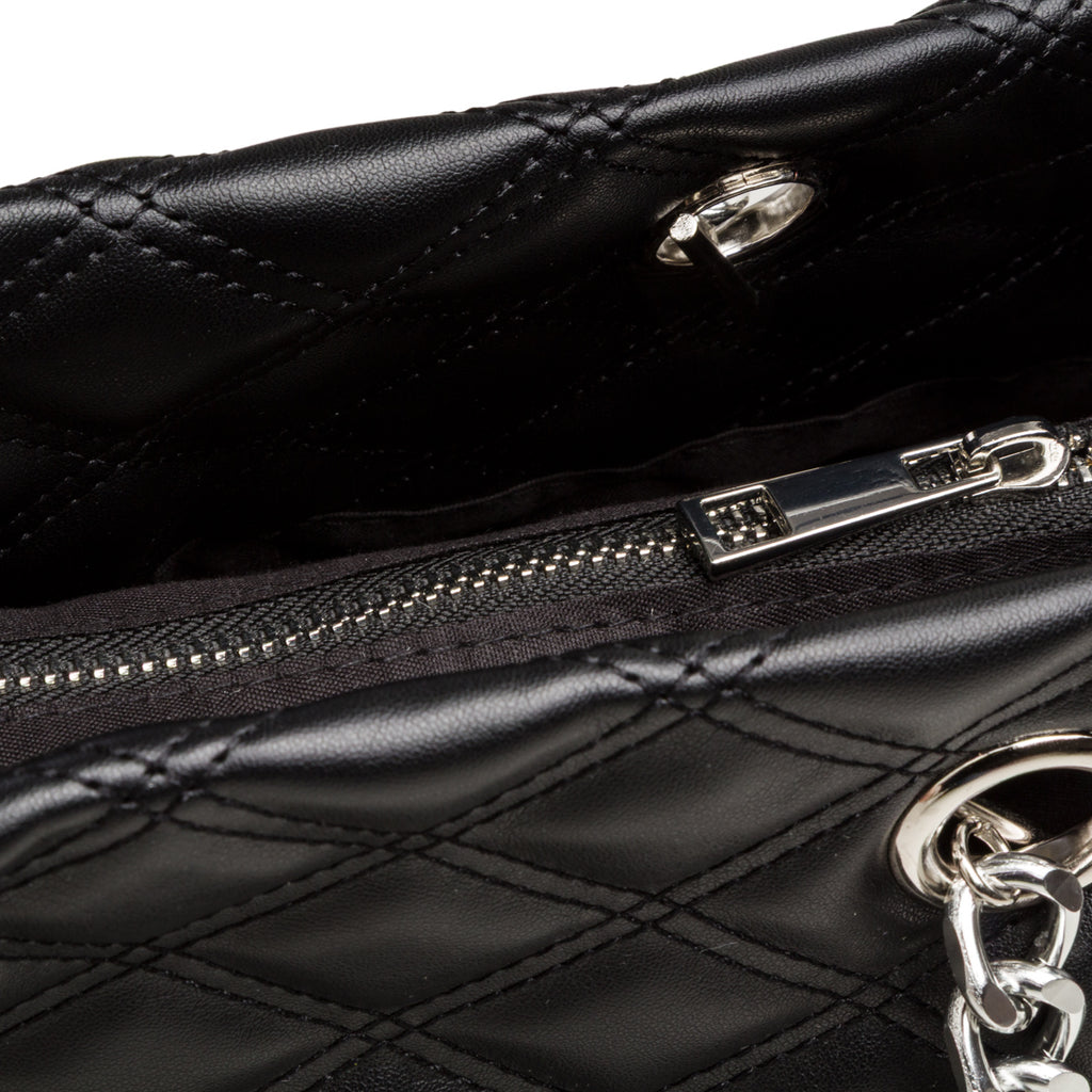 Borsa a spalla nera effetto trapuntato da Donna e con logo Lora Ferres