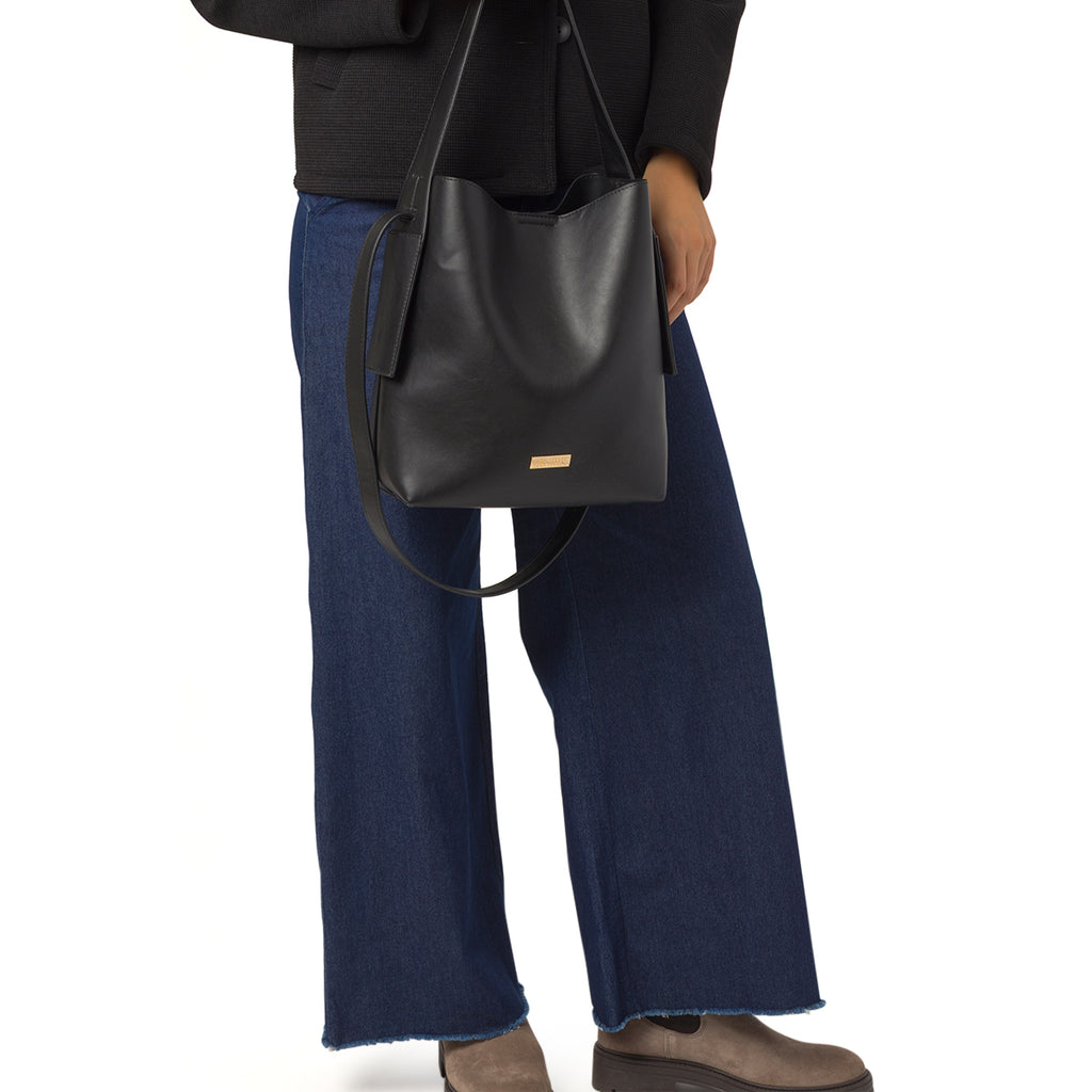 Borsa a secchiello nera da Donna Lora Ferres