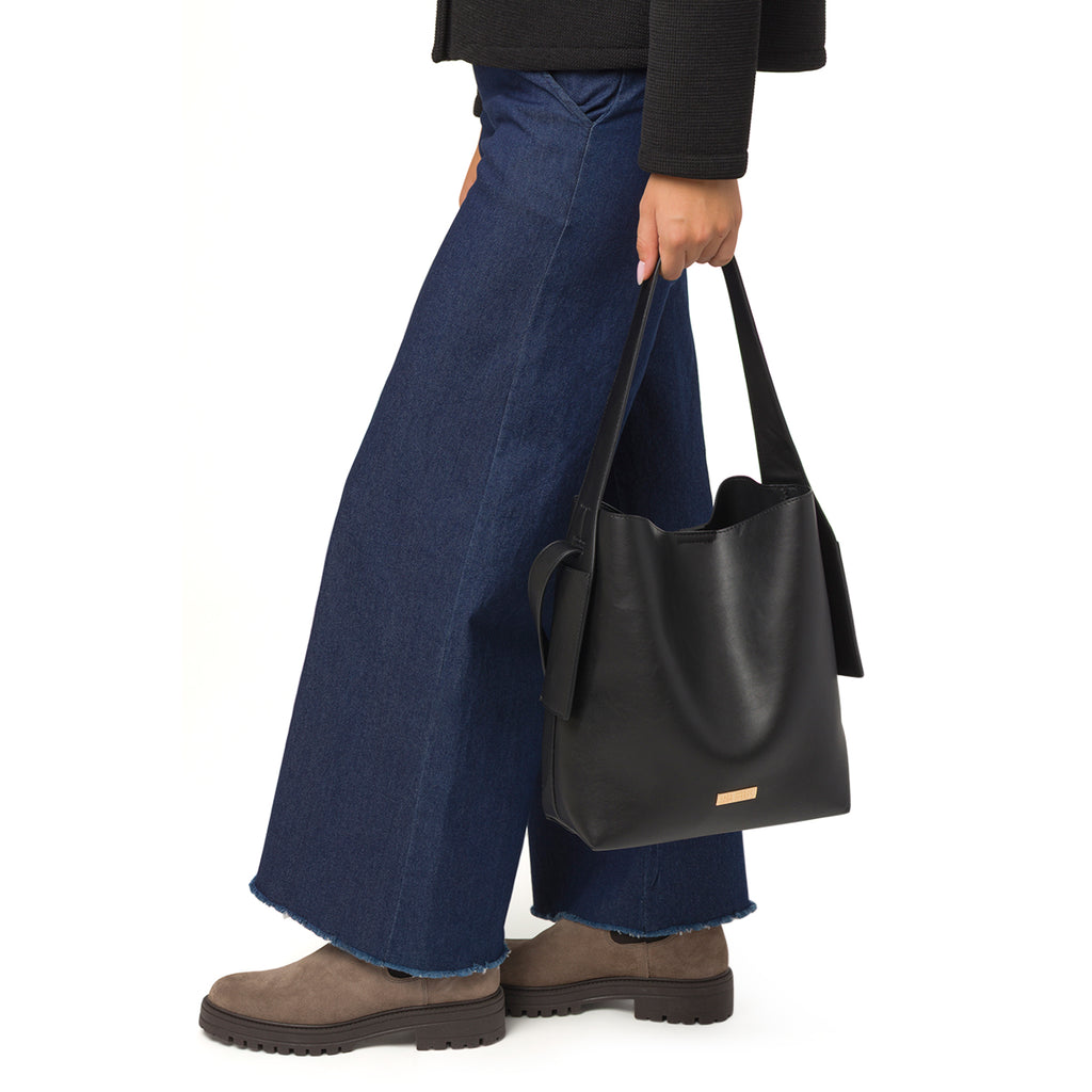 Borsa a secchiello nera da Donna Lora Ferres