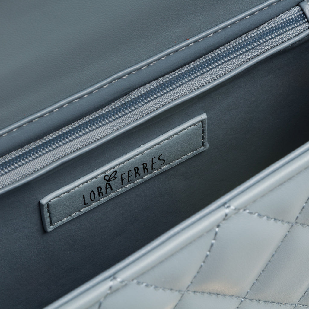 Borsa a tracolla da donna azzurra effetto trapuntato Lora Ferres