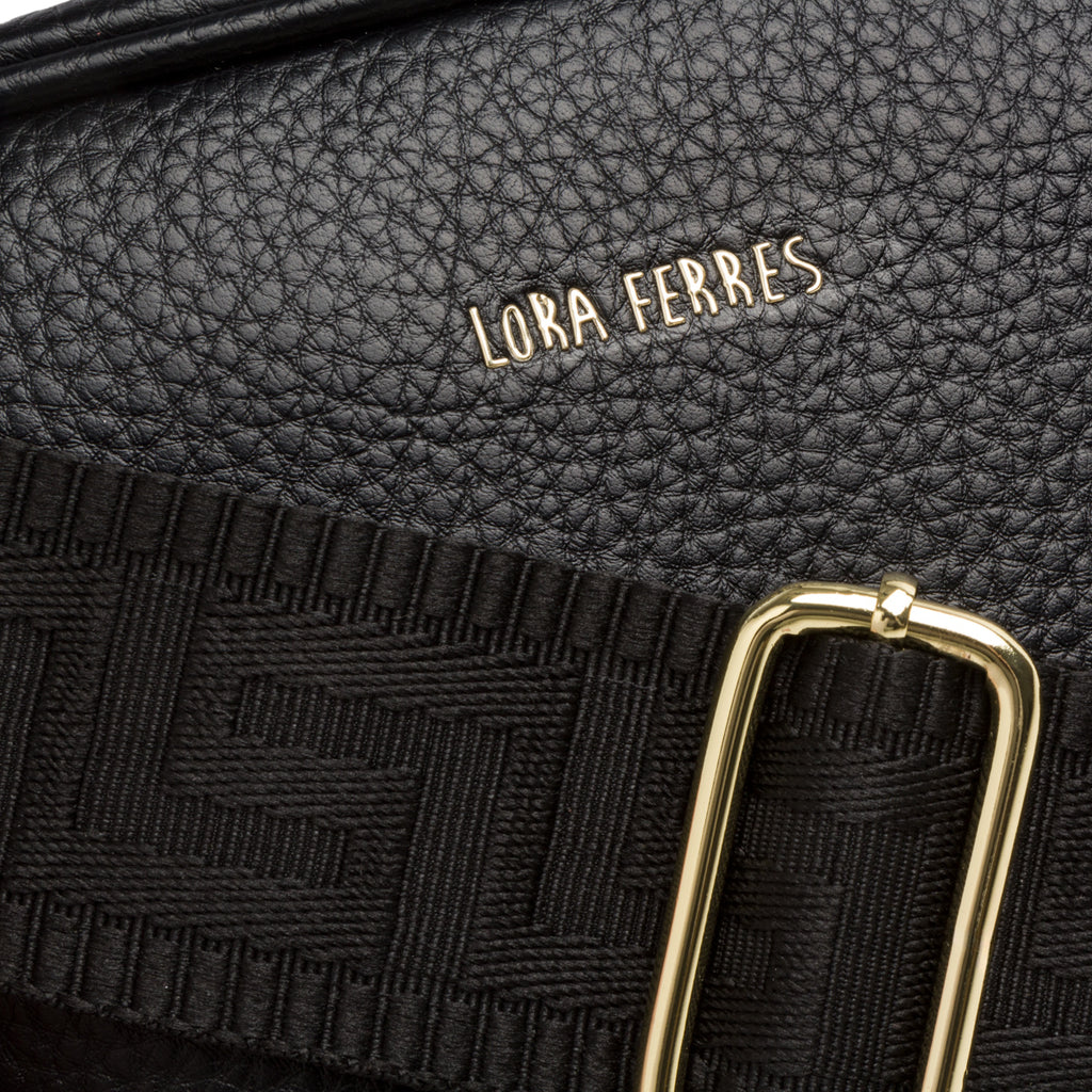 Borsa a tracolla nera con logo frontale Lora Ferres