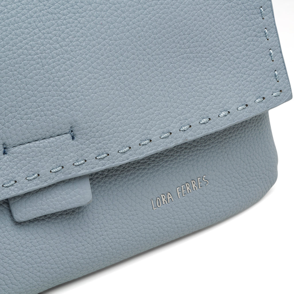 Borsa a tracolla azzurro da donna con cuciture a vista Lora Ferres