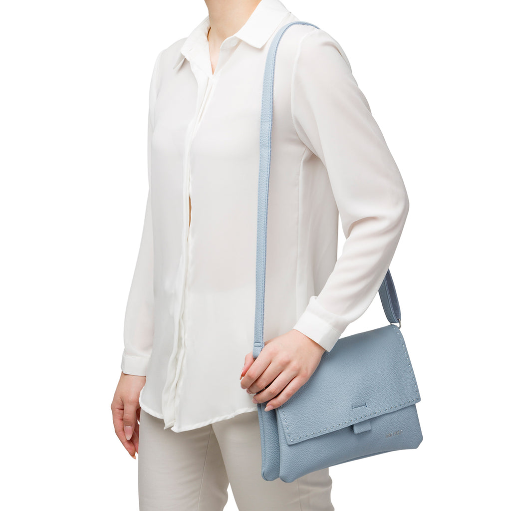 Borsa a tracolla azzurro da donna con cuciture a vista Lora Ferres