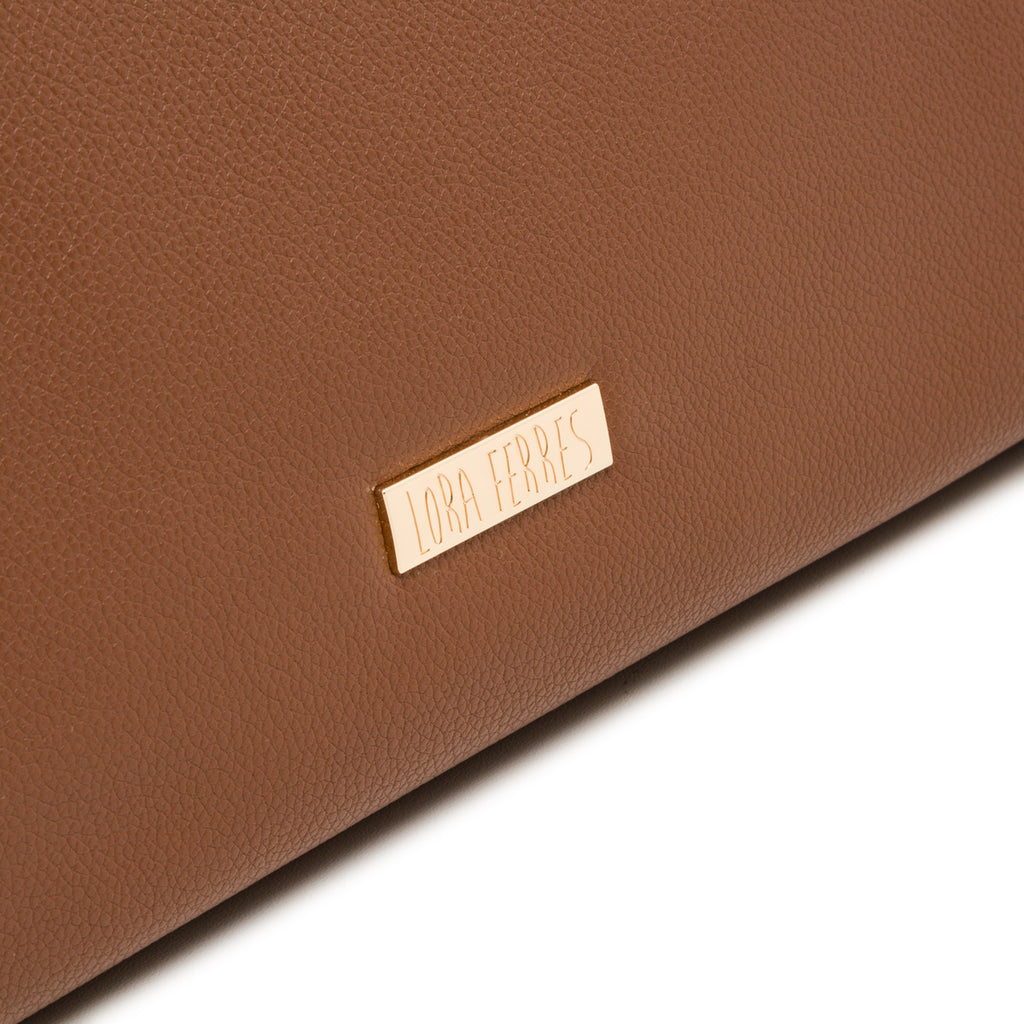 Borsa a tracolla marrone da donna con catena Lora Ferres