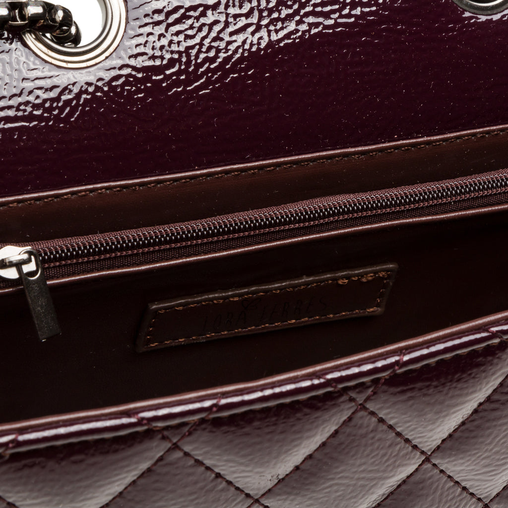 Borsa a tracolla da donna bordeaux effetto vernice con catenella Lora Ferres