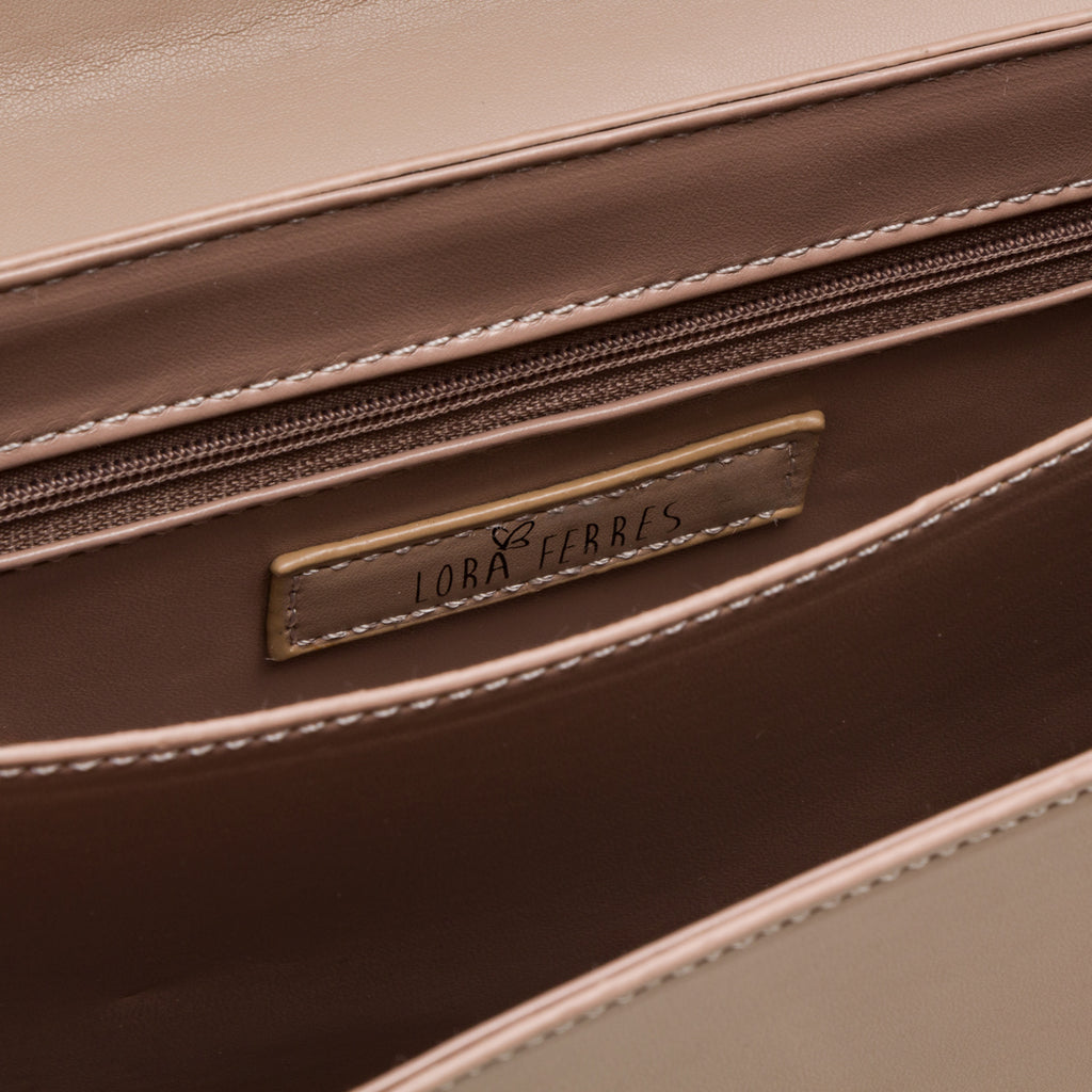 Borsa a tracolla da donna taupe con logo in metallo Lora Ferres
