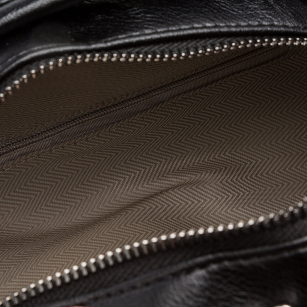 Borsa a tracolla nera da donna con borchie Lora Ferres