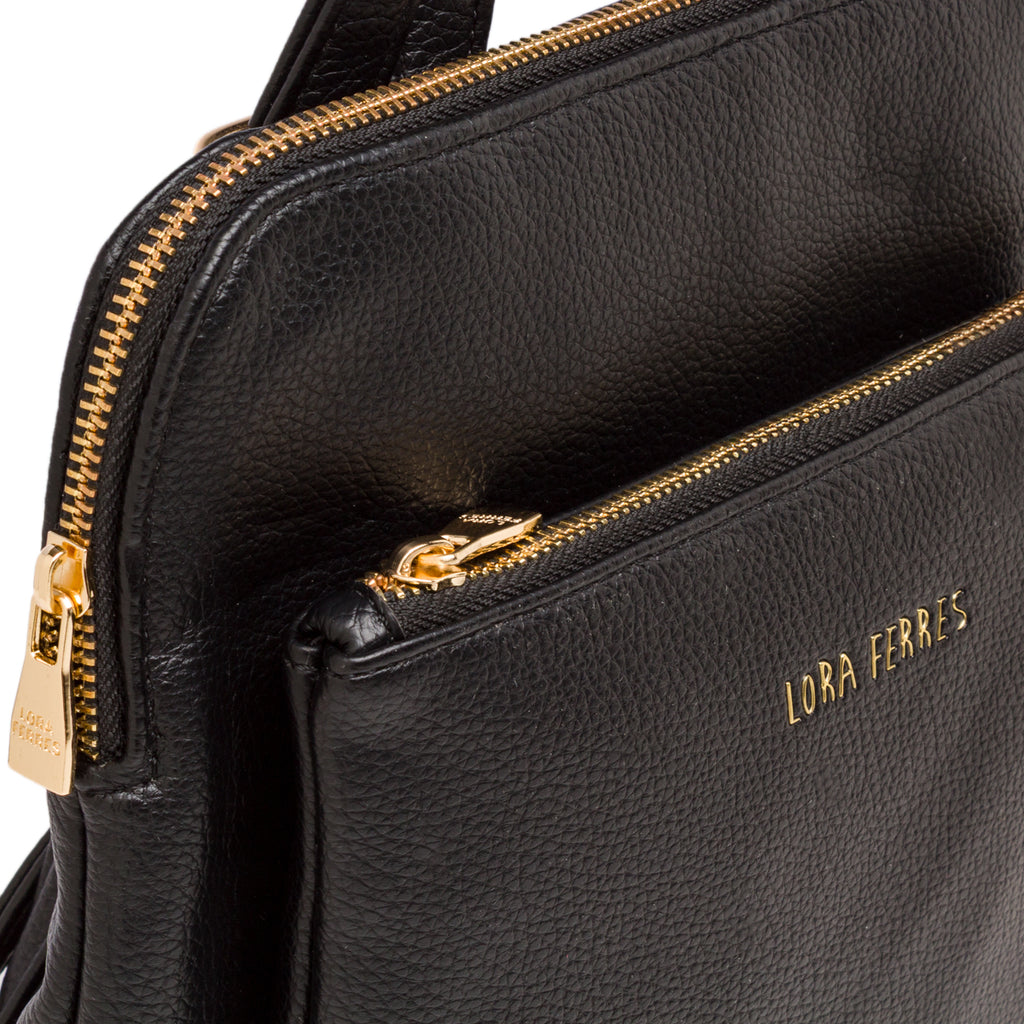 Zaini da donna nero Lora Ferres con tasca frontale e inserti color oro