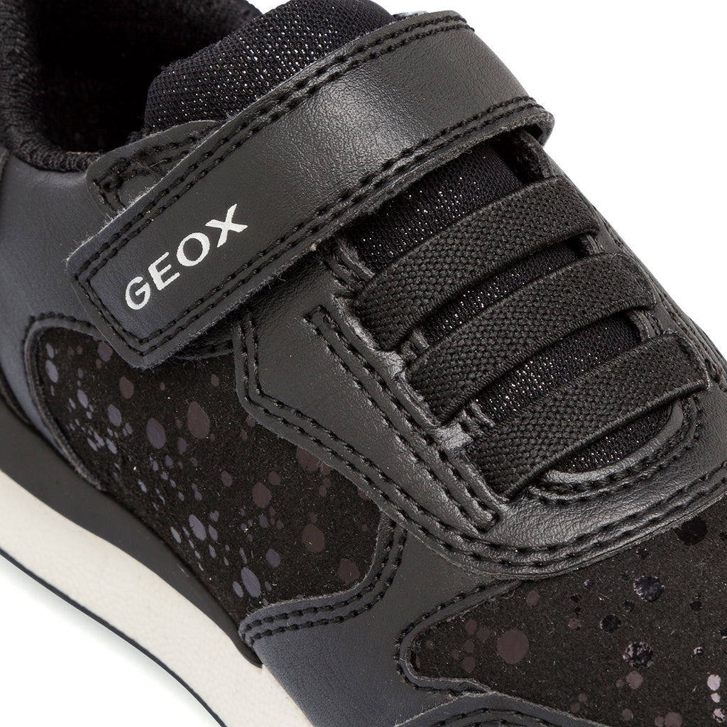 Sneakers traspiranti da bambina nere con dettagli lucidi Geox