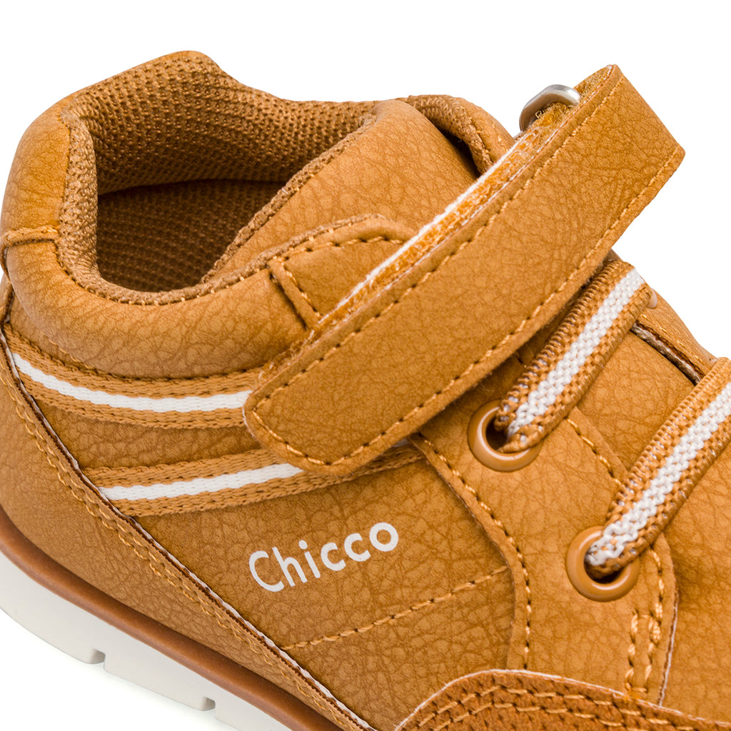 Scarpe Primi passi da bambino Chicco ocra con chiusura a strappo