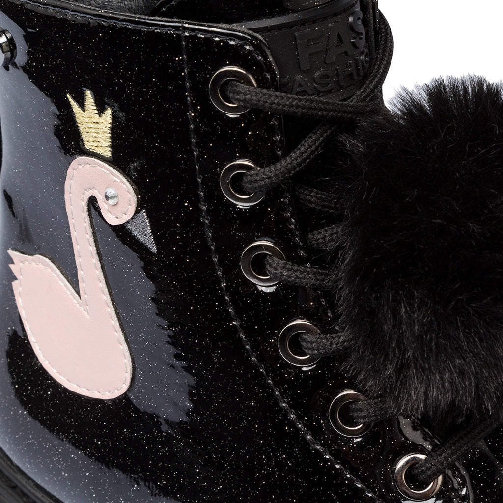 Anfibi da bambina Le scarpe di Alice neri con glitter e dettaglio fenicottero