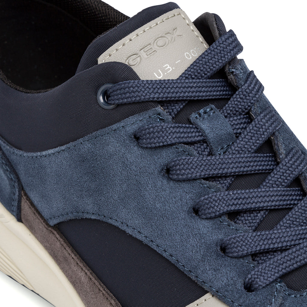 Sneakers traspiranti da uomo blu e grigie in pelle Geox