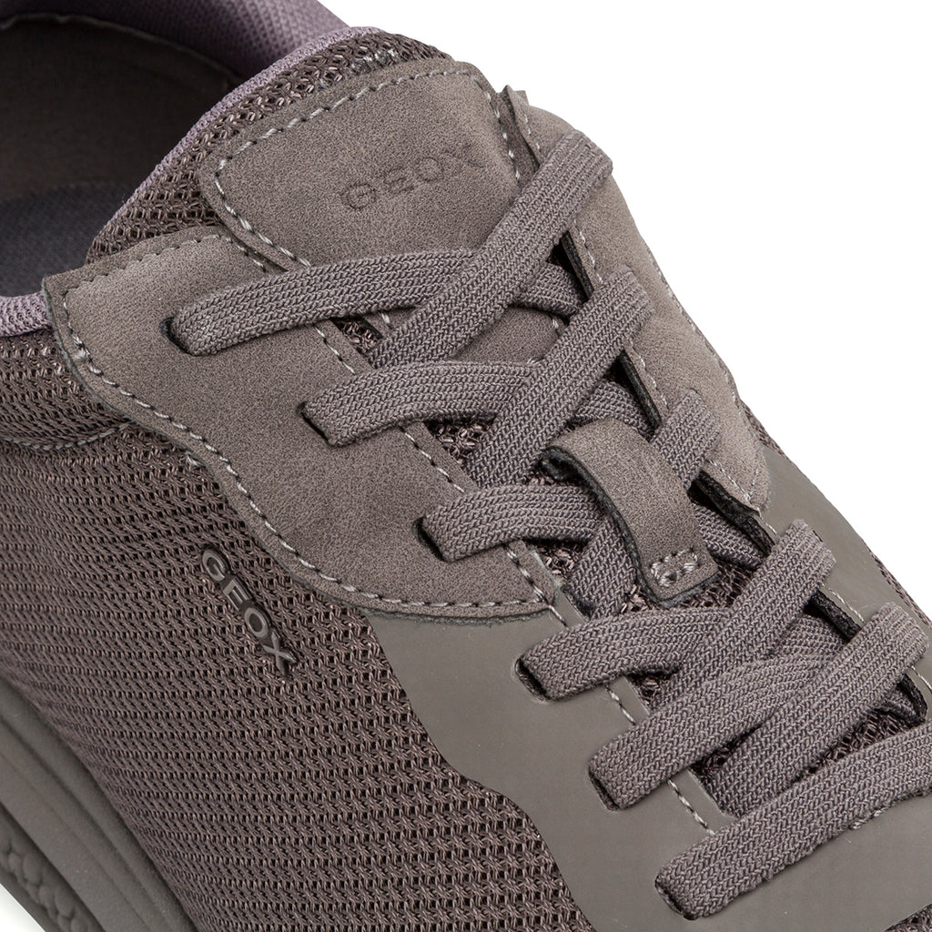 Sneakers grigie da uomo con suola e tessuto traspirante Geox