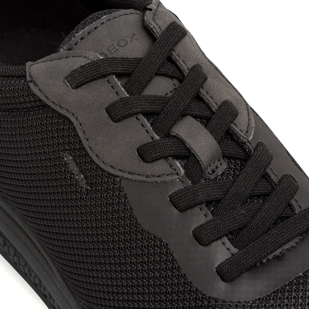 Sneakers nere da uomo con suola e tessuto traspirante Geox