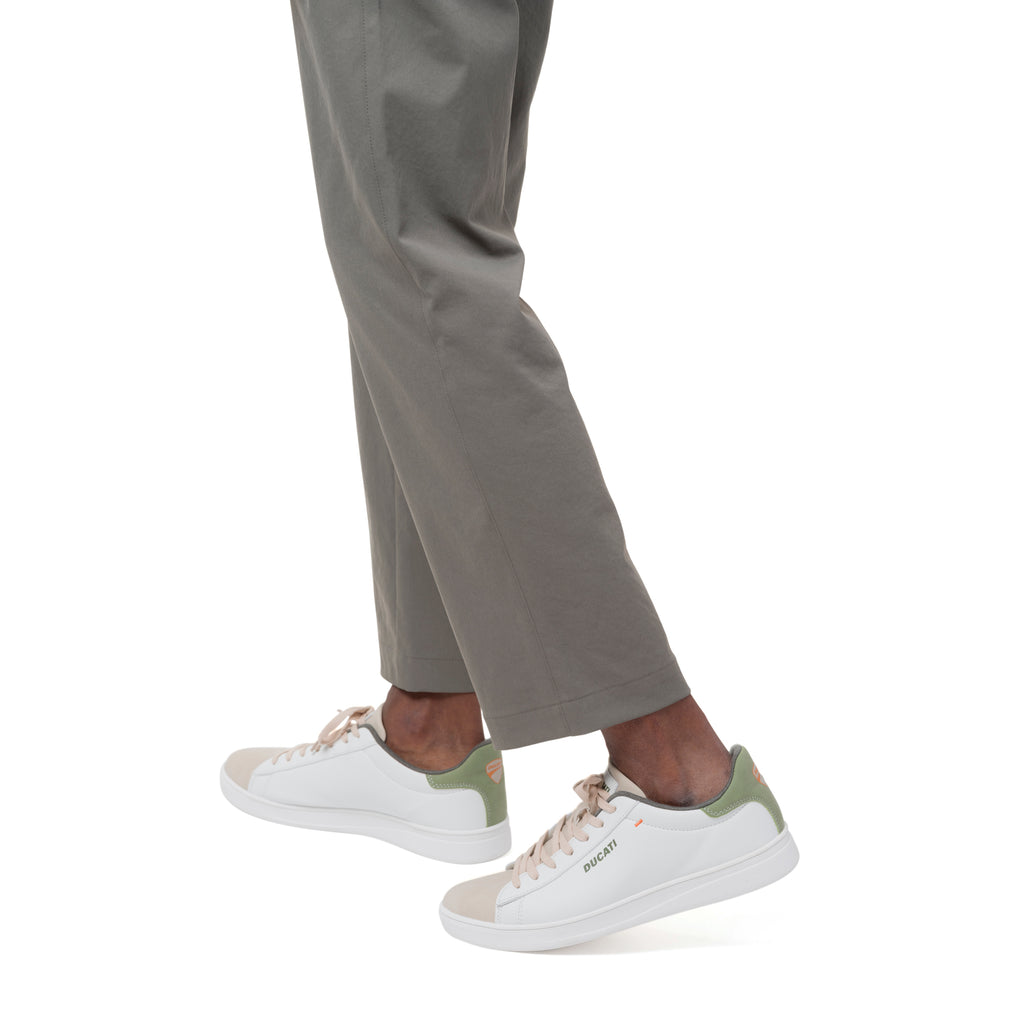Sneakers bianche e beige da Uomo con dettaglio verde sul tallone Ducati