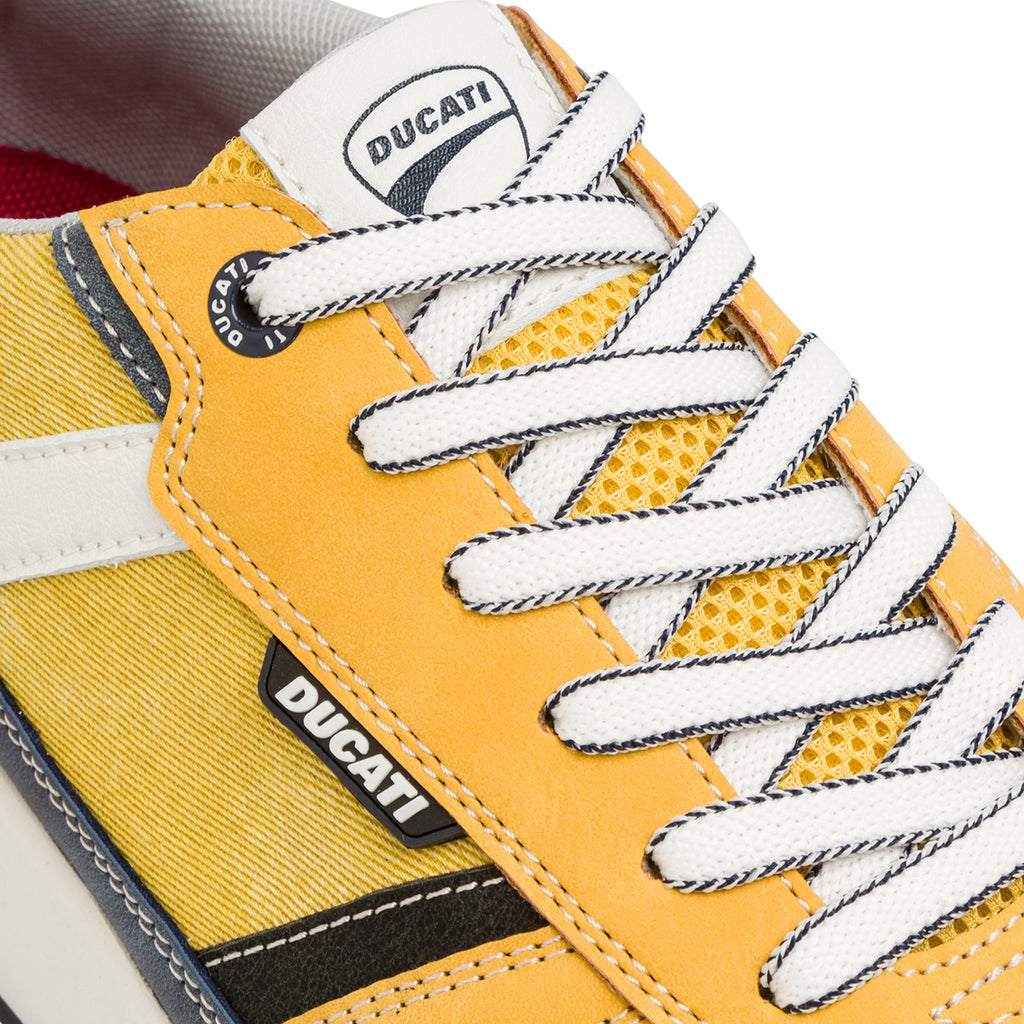 Sneakers gialle casual da uomo con dettagli neri e blu e logo Ducati