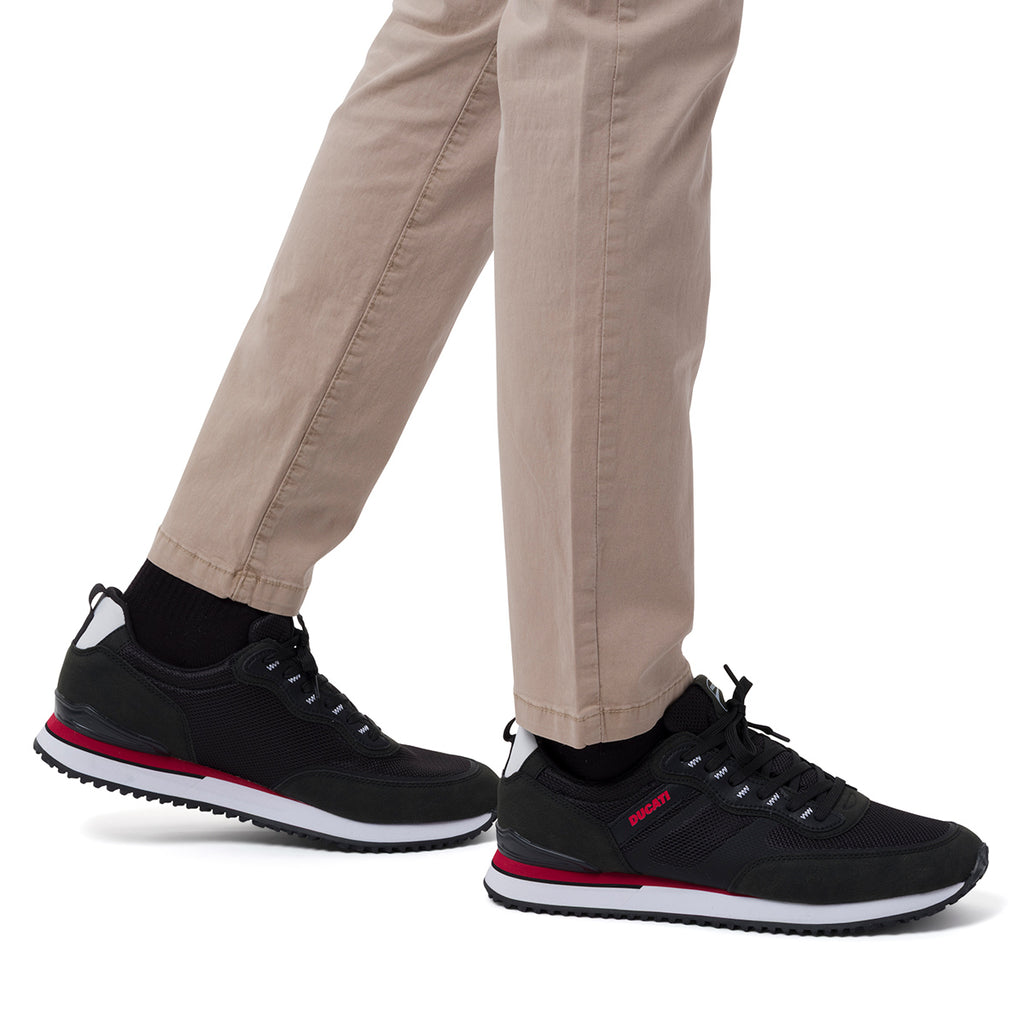 Sneakers casual nere con dettagli rossi da Uomo Ducati
