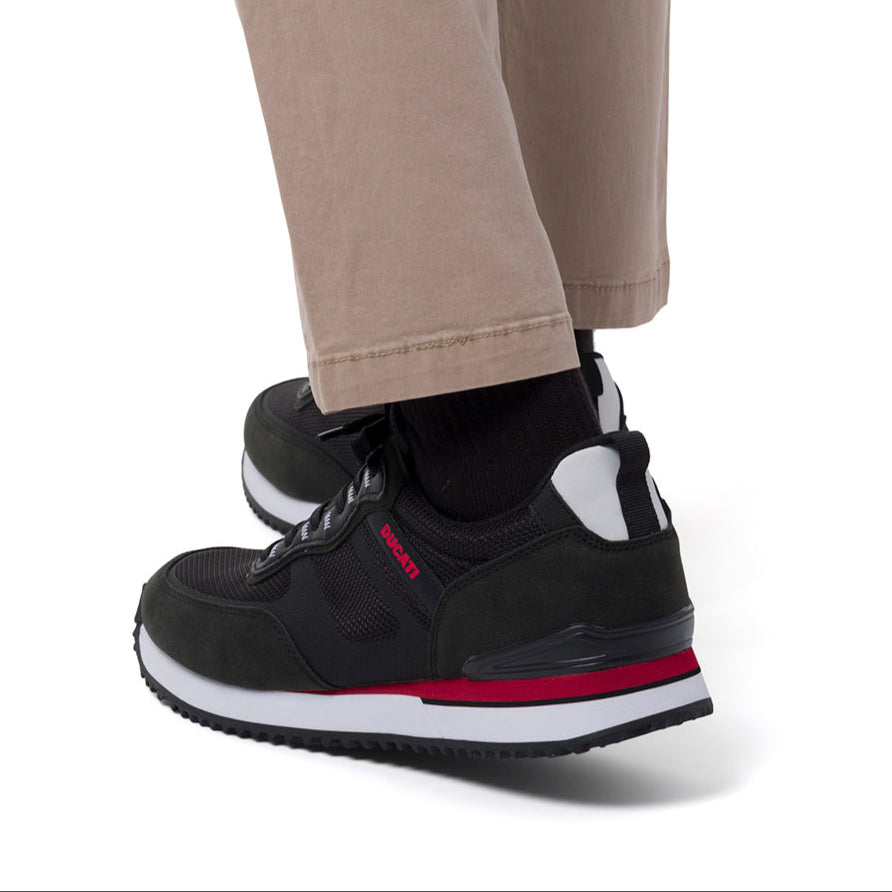 Sneakers casual nere con dettagli rossi da Uomo Ducati