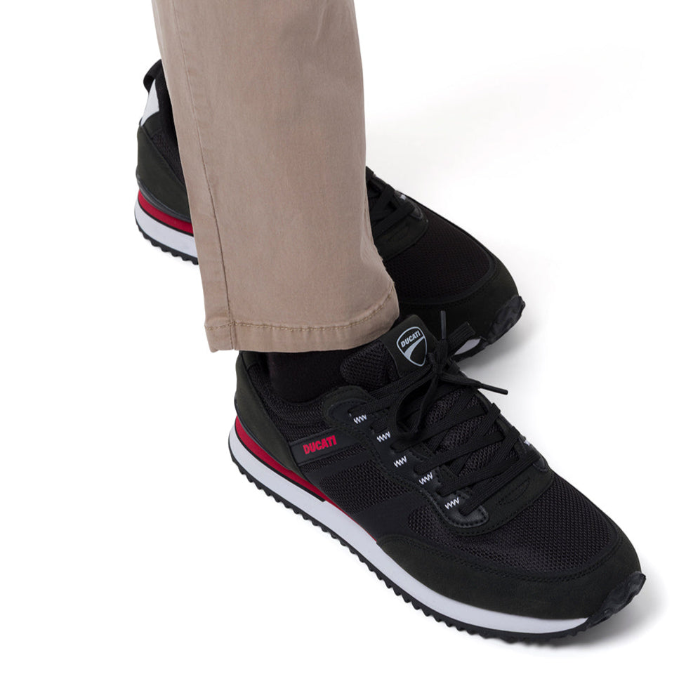 Sneakers casual nere con dettagli rossi da Uomo Ducati