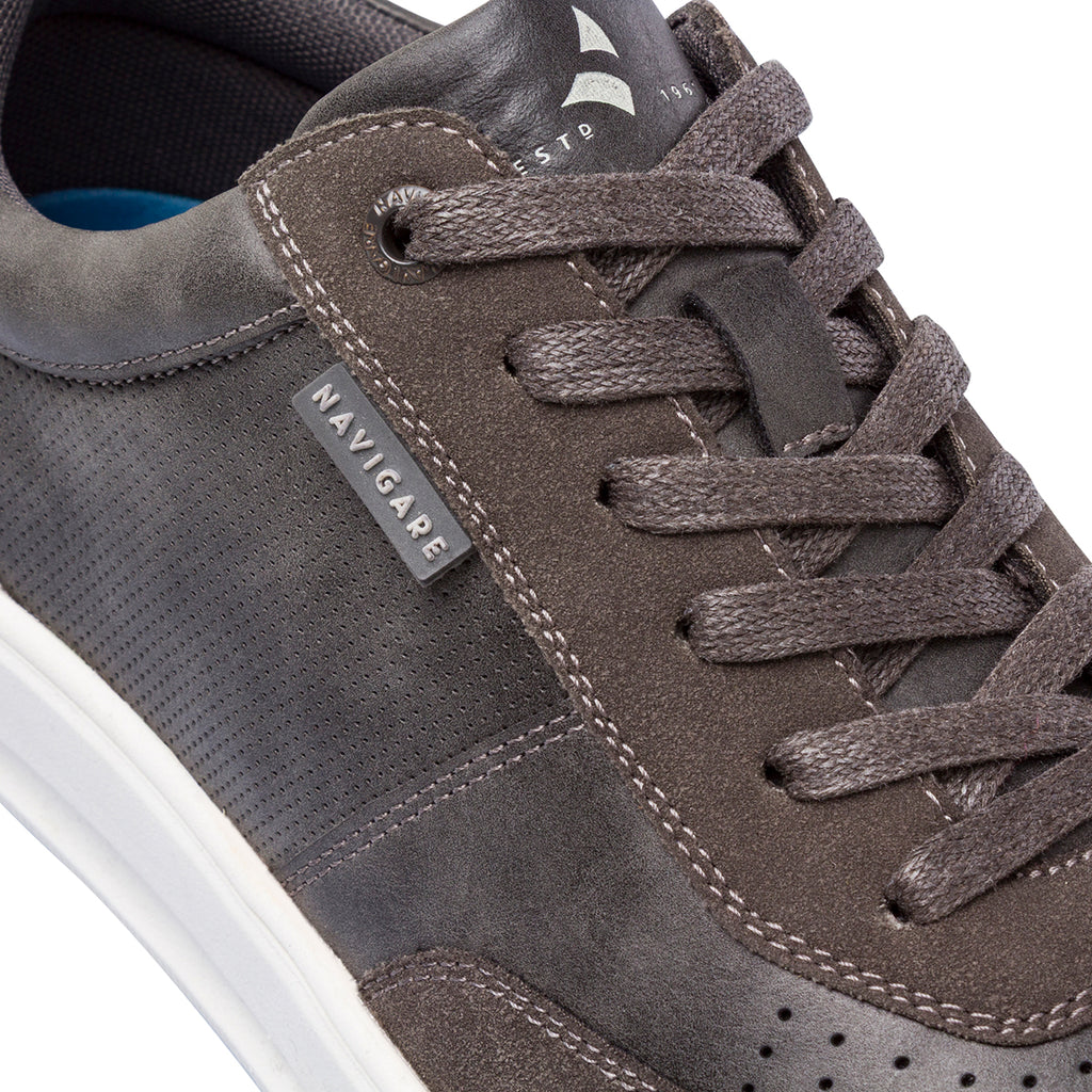 Sneakers grigie da Uomo con dettaglio traspirante sulla tomaia Navigare