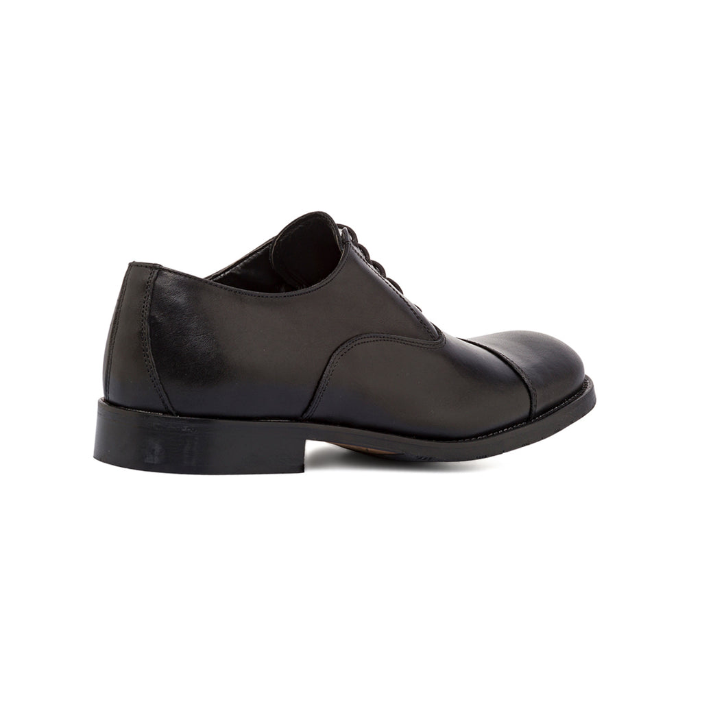 Stringate oxford eleganti da uomo nere in pelle Primopiano