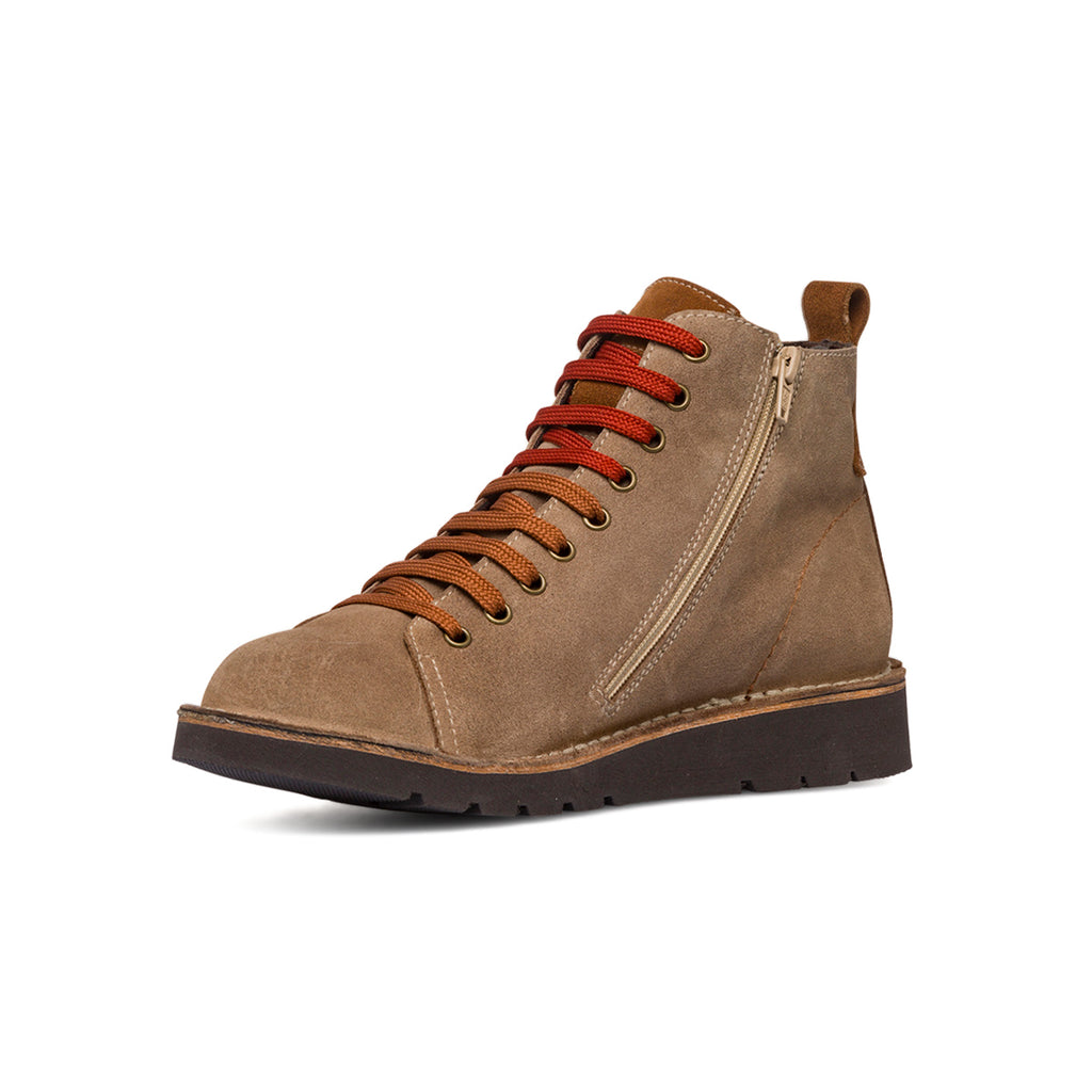 Sneakers alte da uomo taupe in pelle scamosciata Primopiano