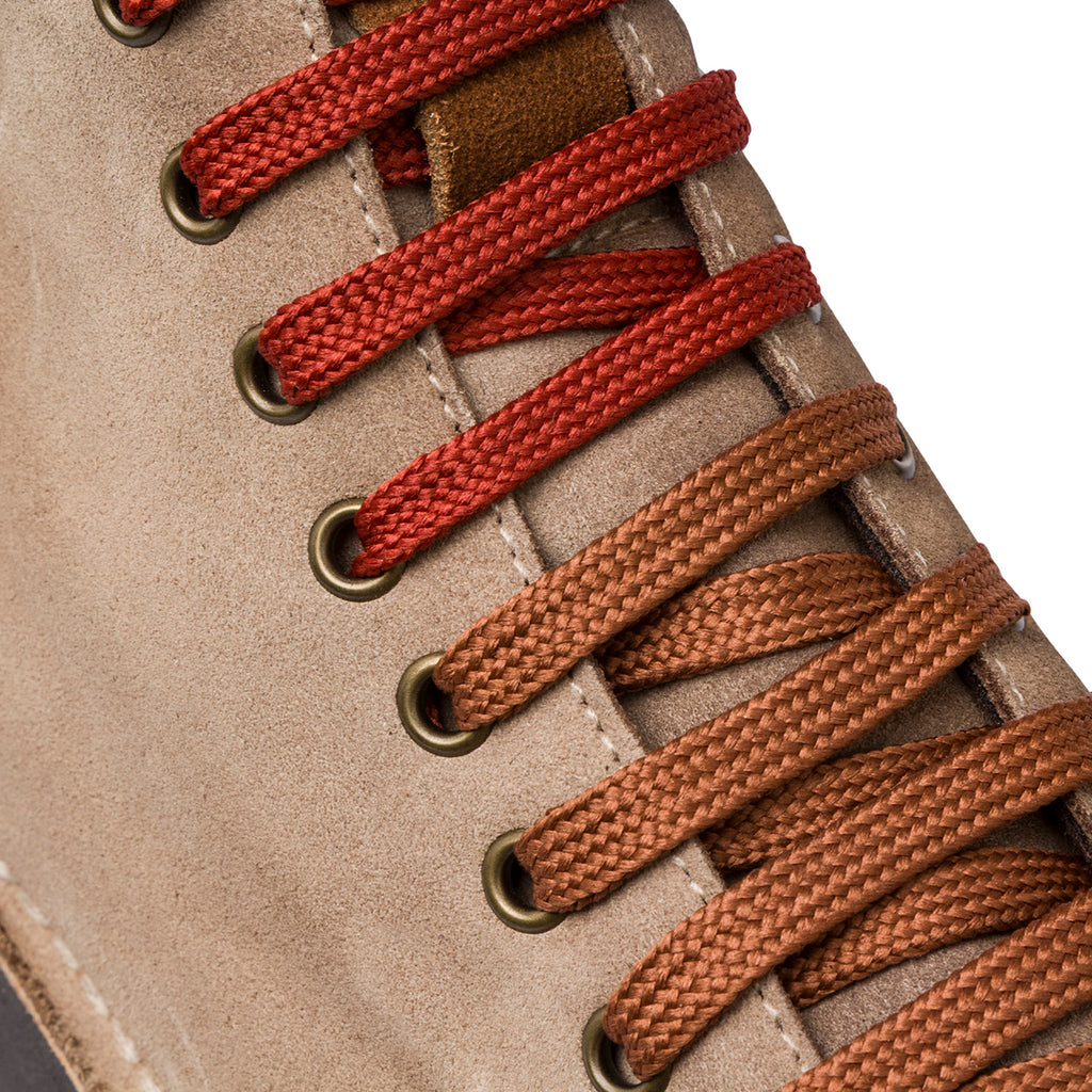Sneakers alte da uomo taupe in pelle scamosciata Primopiano