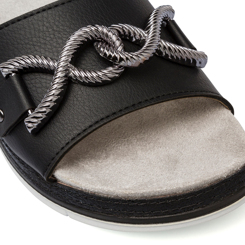 Ciabatte da donna nere con dettaglio in metallo Inblu