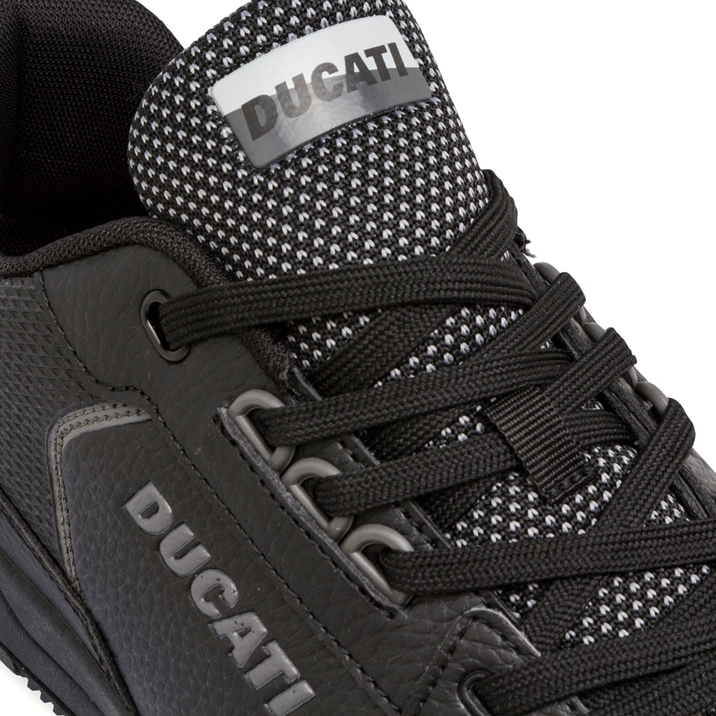 Sneakers nere da uomo con dettagli grigi e logo Ducati Track