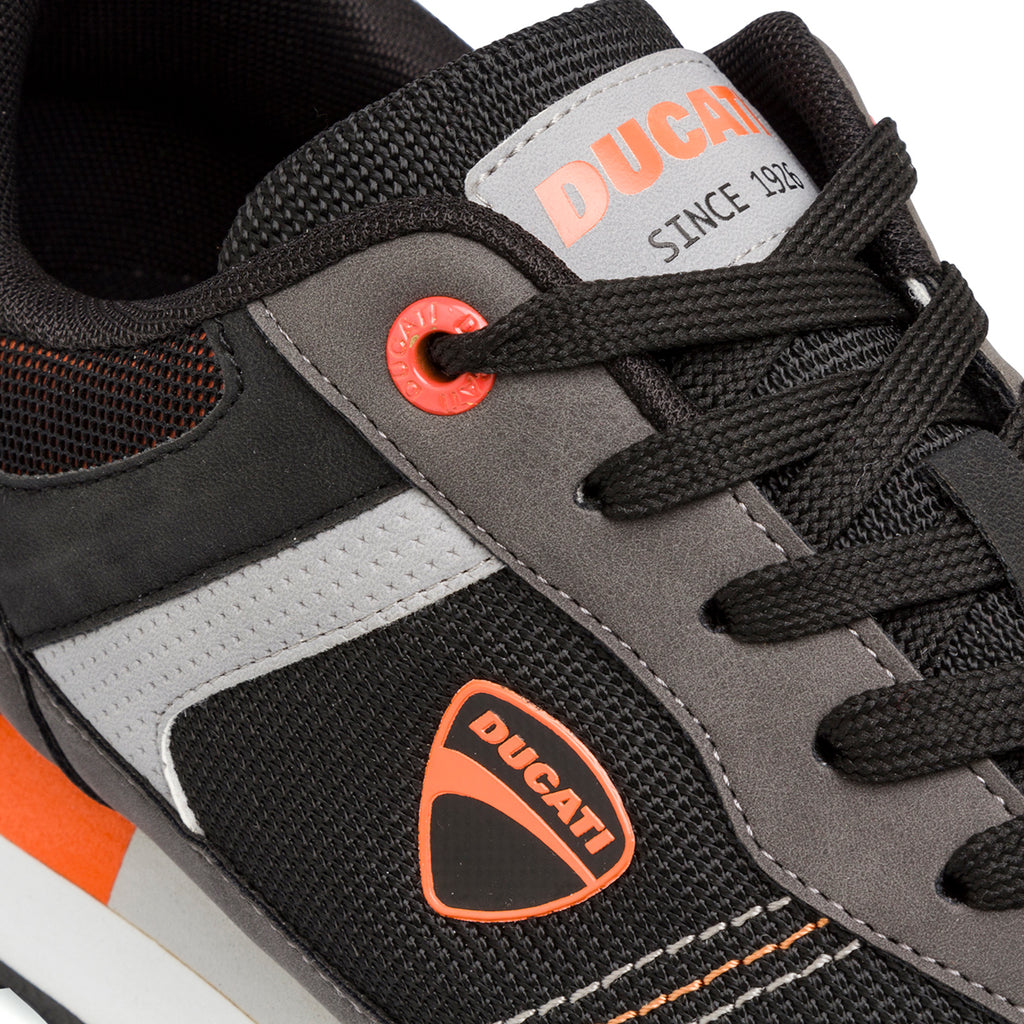 Sneakers grigie da Uomo con dettagli arancioni e logo Ducati