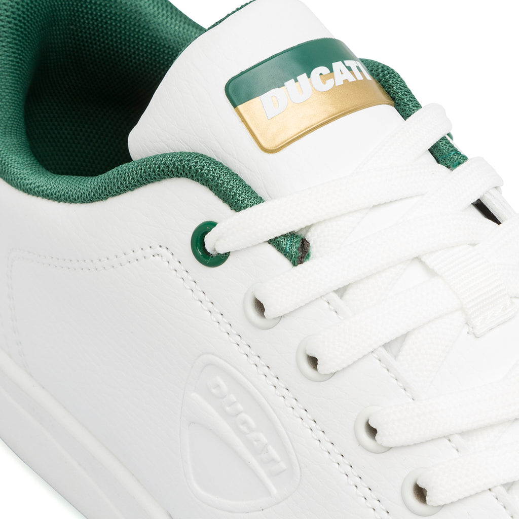 Sneakers bianche da uomo con dettagli verde e logo Ducati Slick