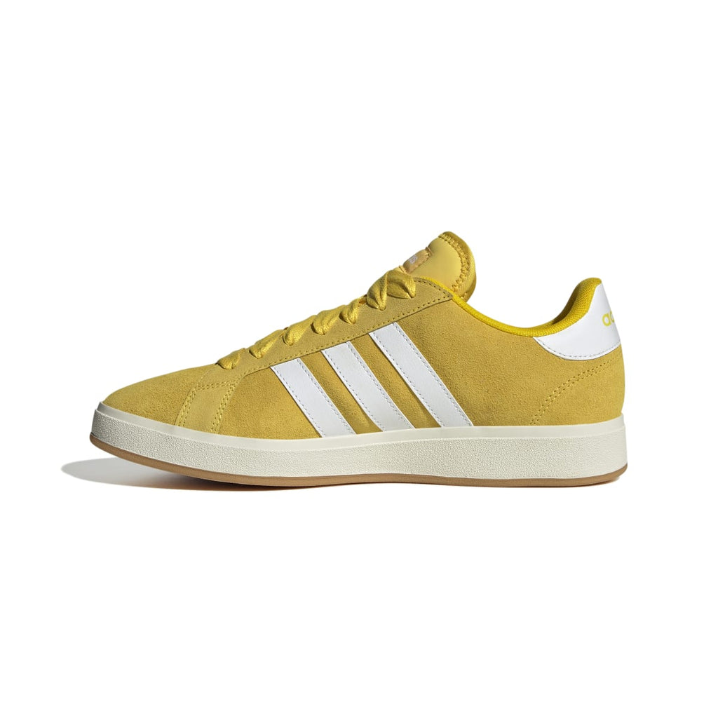 Sneakers da uomo gialle in pelle effetto scamoscato adidas Grand Court Base 00s