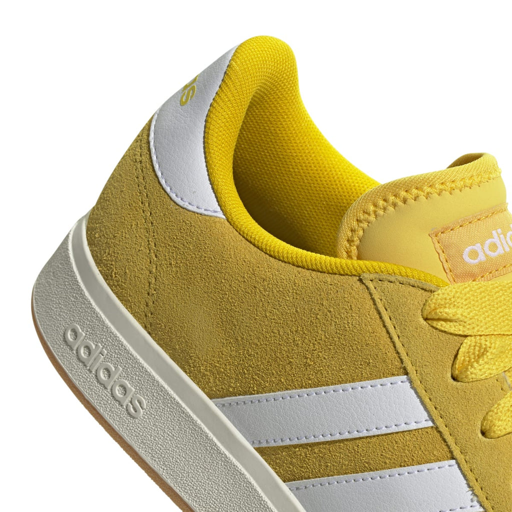 Sneakers da uomo gialle in pelle effetto scamoscato adidas Grand Court Base 00s