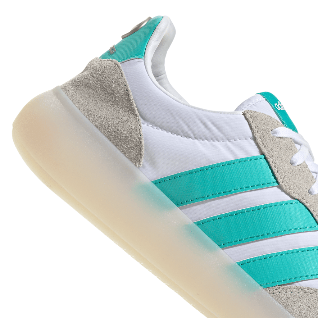Scarpe Bianche con dettagli turchesi adidas x Mercedes-AMG Petronas F1 Team Barreda Decode