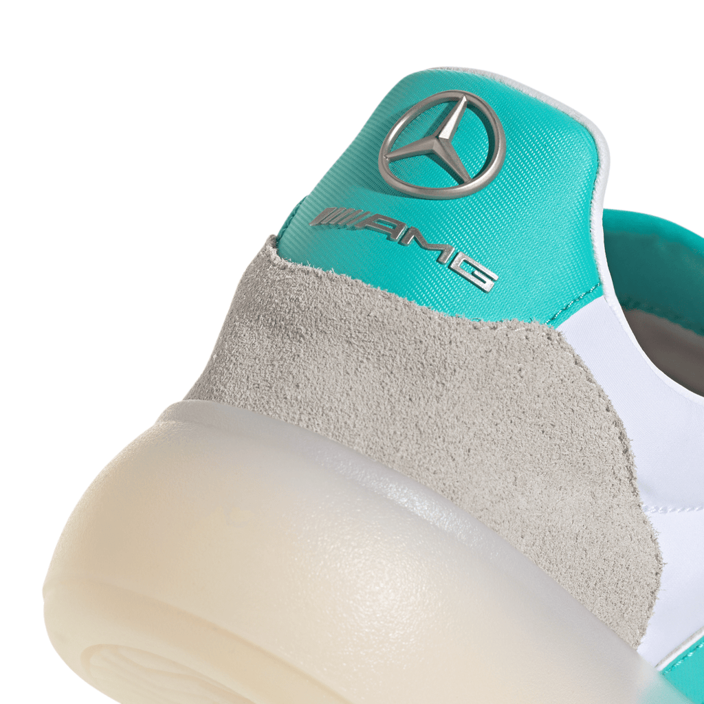 Scarpe Bianche con dettagli turchesi adidas x Mercedes-AMG Petronas F1 Team Barreda Decode