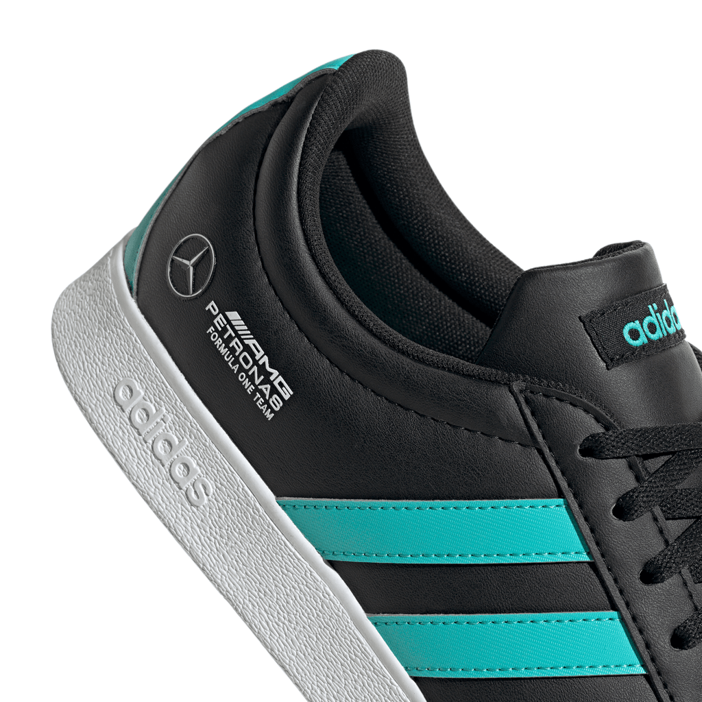 Scarpe Nere con dettagli turchesi adidas x Mercedes-AMG Petronas F1 Team VL Court