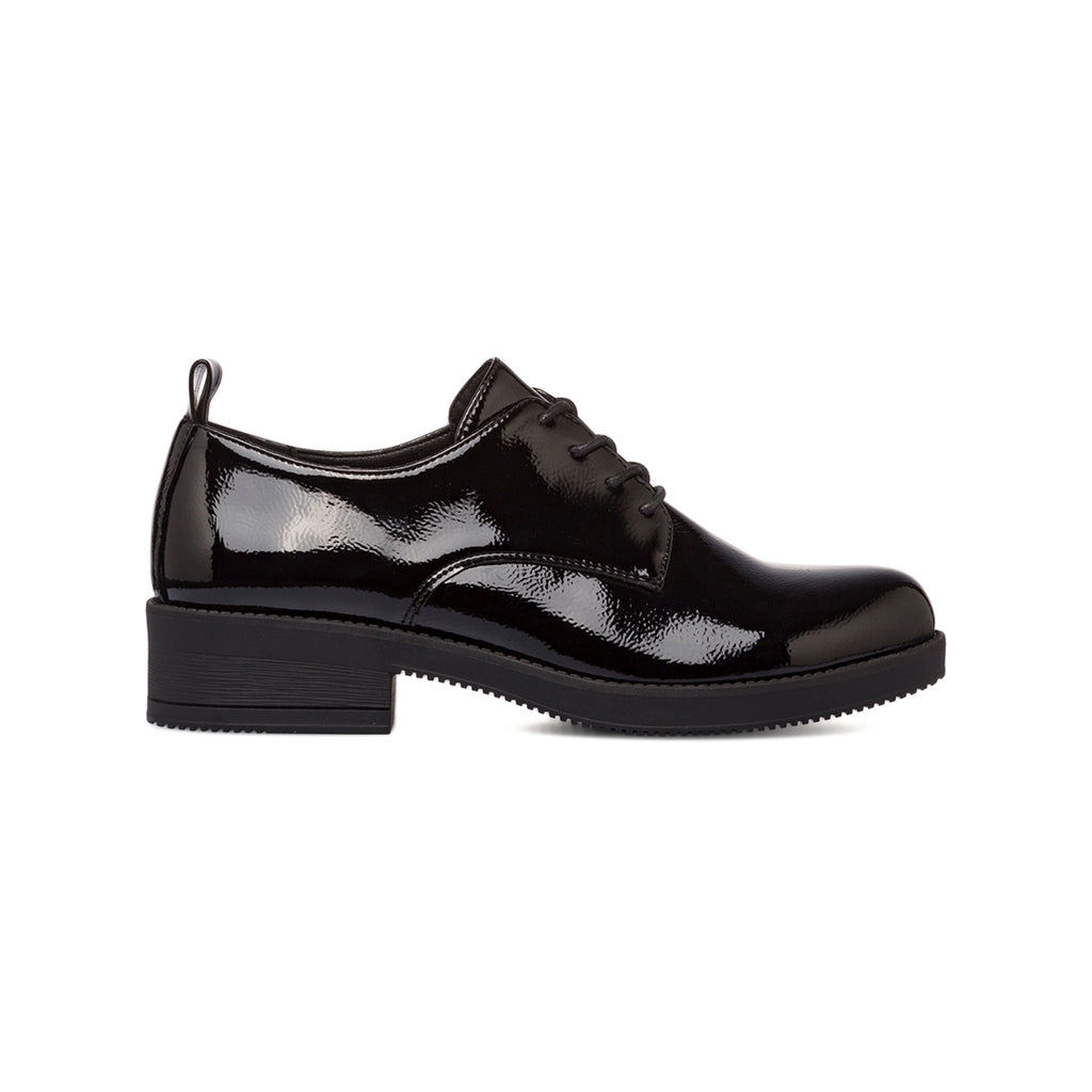 Stringate nere da donna effetto lucido e allacciatura derby Lora Ferres