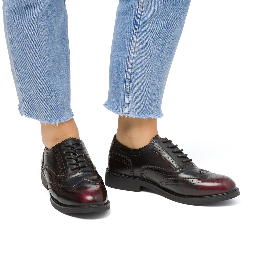 Stringate bordeaux da donna con dettagli brogue e allacciatura oxford Swish Jeans
