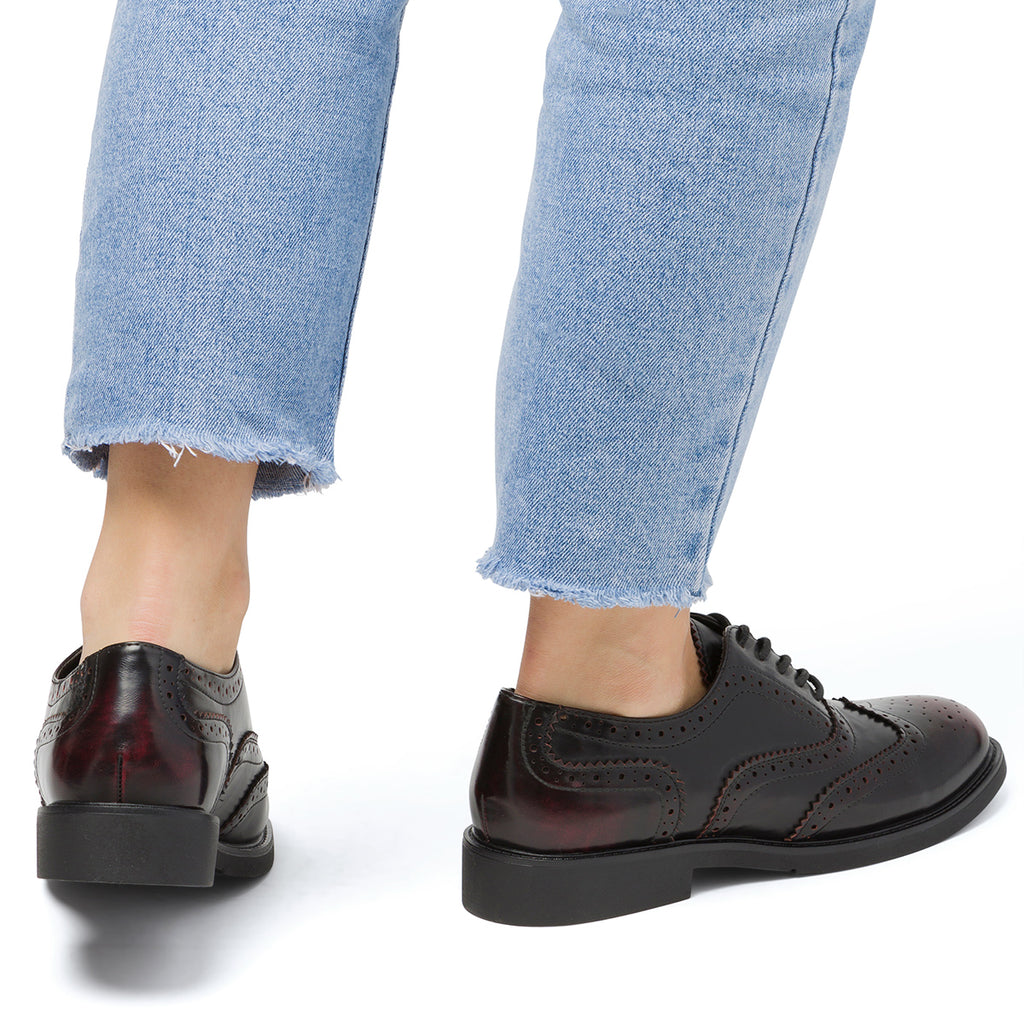 Stringate bordeaux da donna con dettagli brogue e allacciatura oxford Swish Jeans