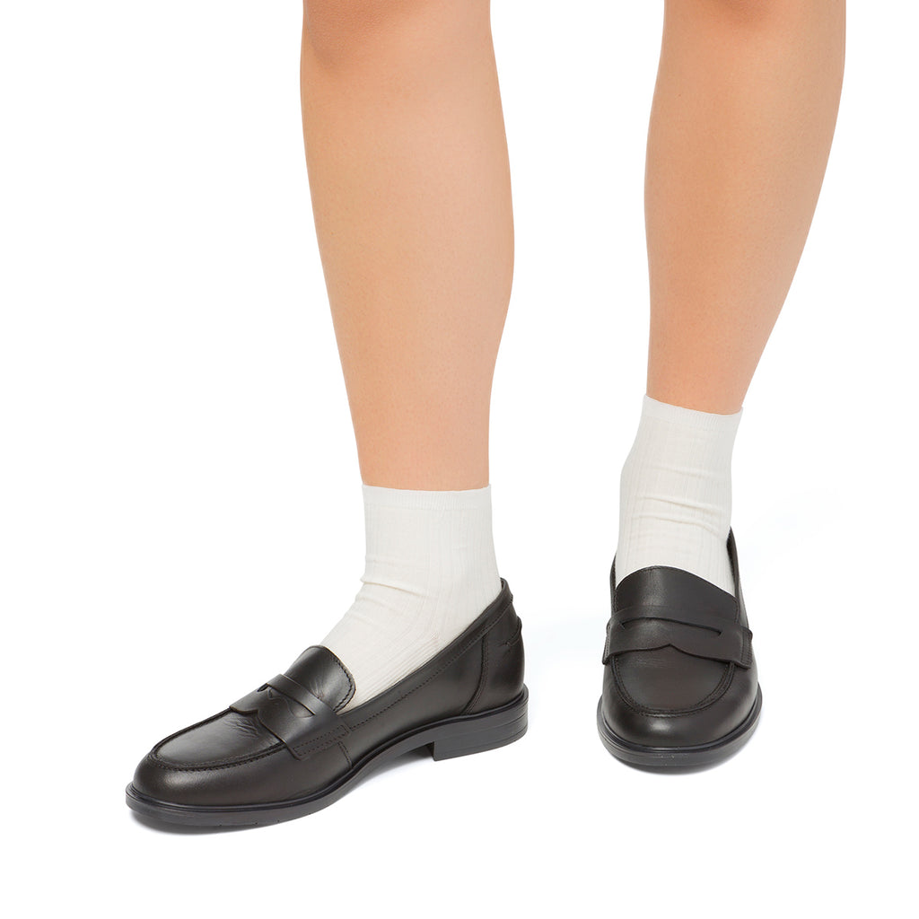 Mocassini neri da donna in pelle Primopiano